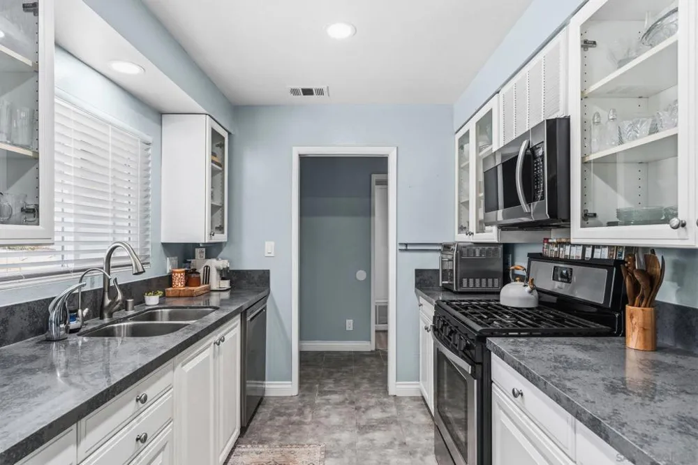 125 Encanto Dr. Escondido, CA 92027