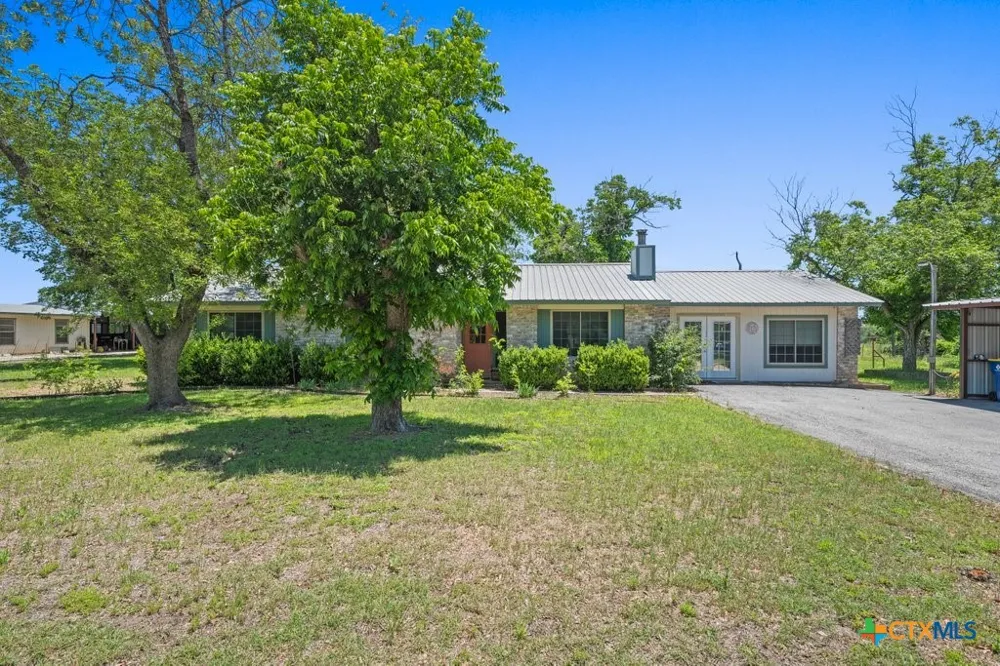 1961 Bolton Road Marion, TX 78124
