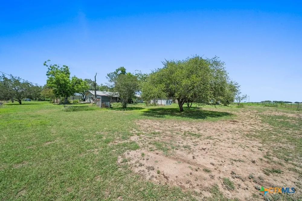 1961 Bolton Road Marion, TX 78124