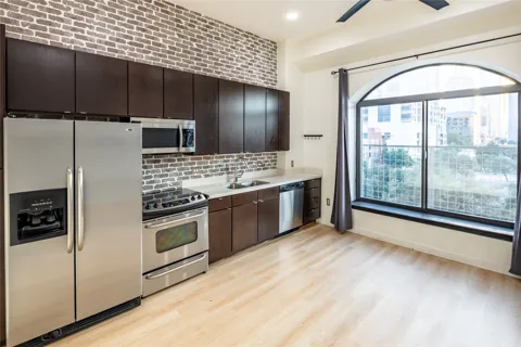 507 Sabine Street #404
