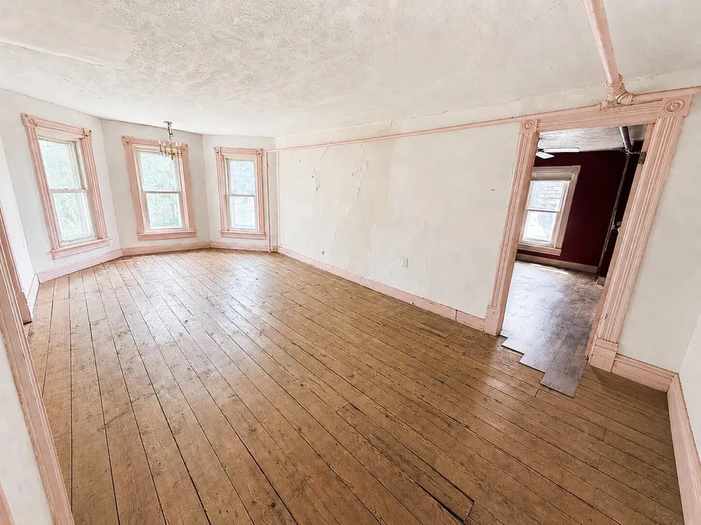 19224 Craig Street New Boston, MI 48164
