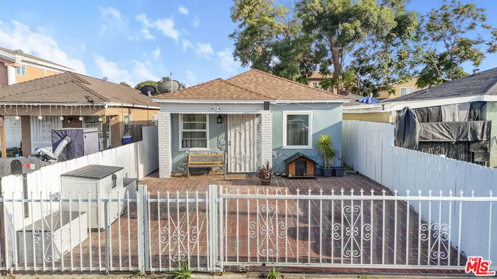 824 W Palmer Street Compton, CA 90220