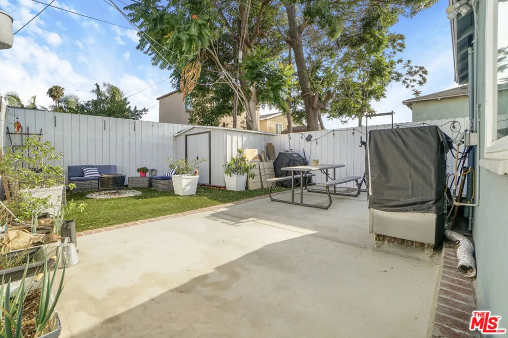 824 W Palmer Street Compton, CA 90220