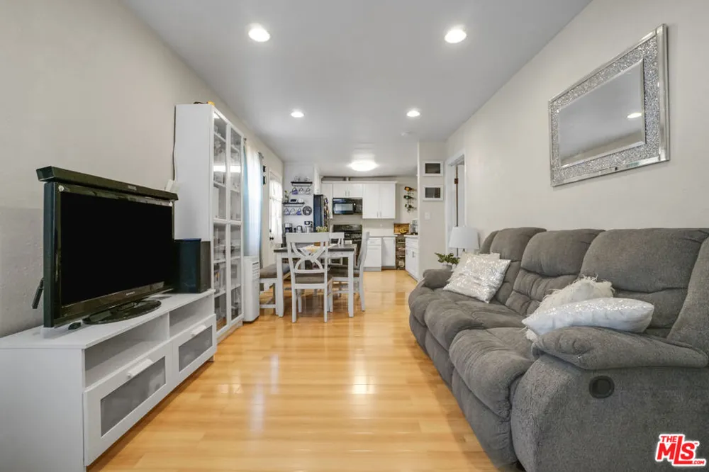 824 W Palmer Street Compton, CA 90220