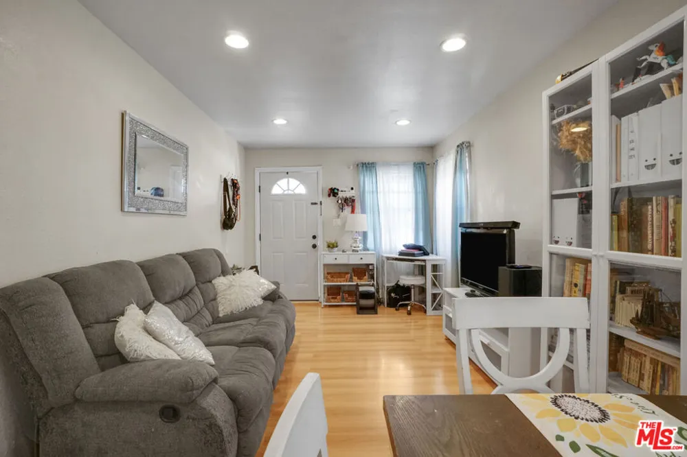 824 W Palmer Street Compton, CA 90220