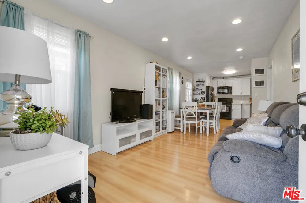 824 W Palmer Street Compton, CA 90220