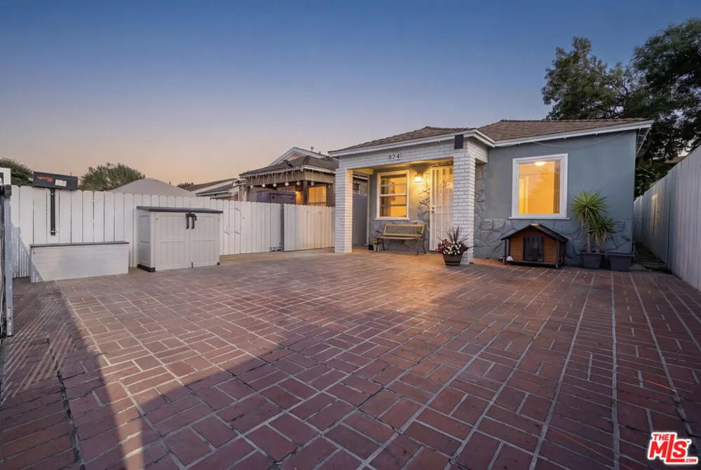 824 W Palmer Street Compton, CA 90220