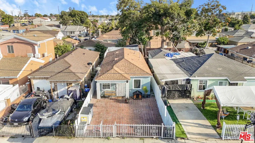 824 W Palmer Street Compton, CA 90220
