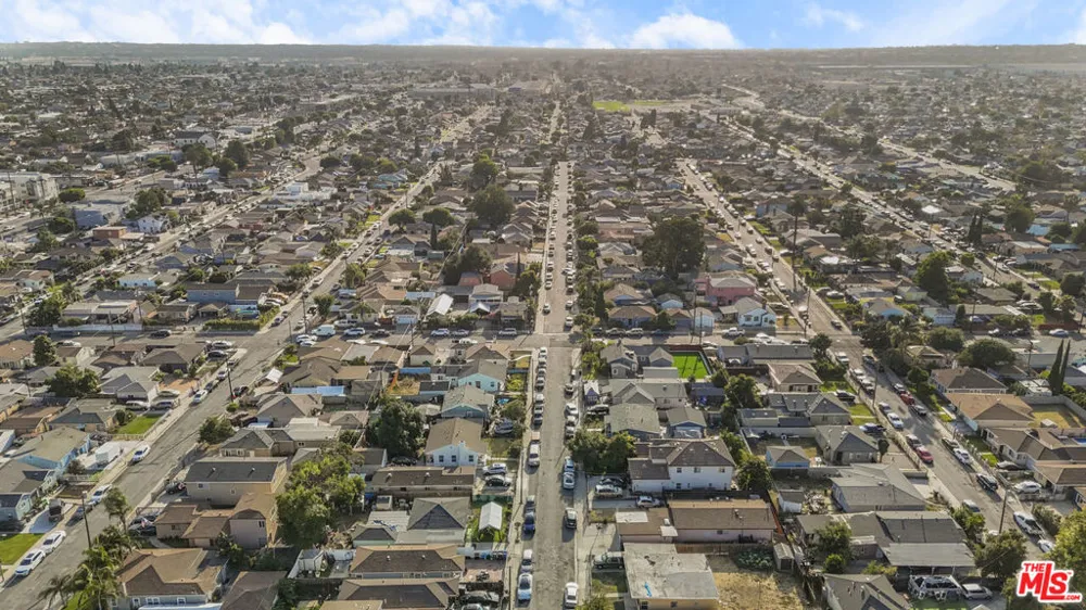 824 W Palmer Street Compton, CA 90220