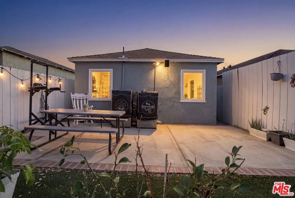 824 W Palmer Street Compton, CA 90220