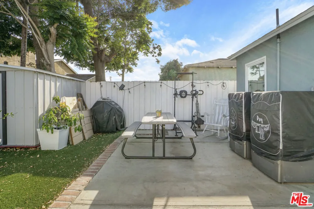 824 W Palmer Street Compton, CA 90220