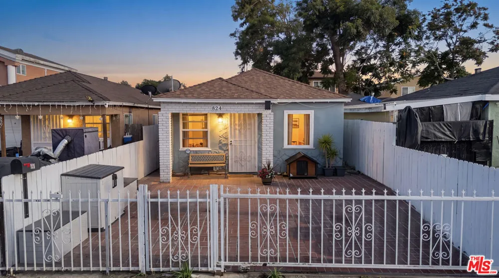 824 W Palmer Street Compton, CA 90220
