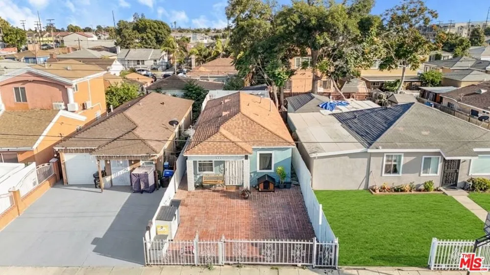 824 W Palmer Street Compton, CA 90220