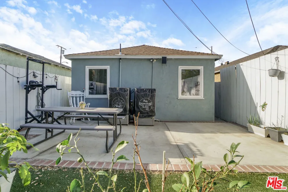 824 W Palmer Street Compton, CA 90220