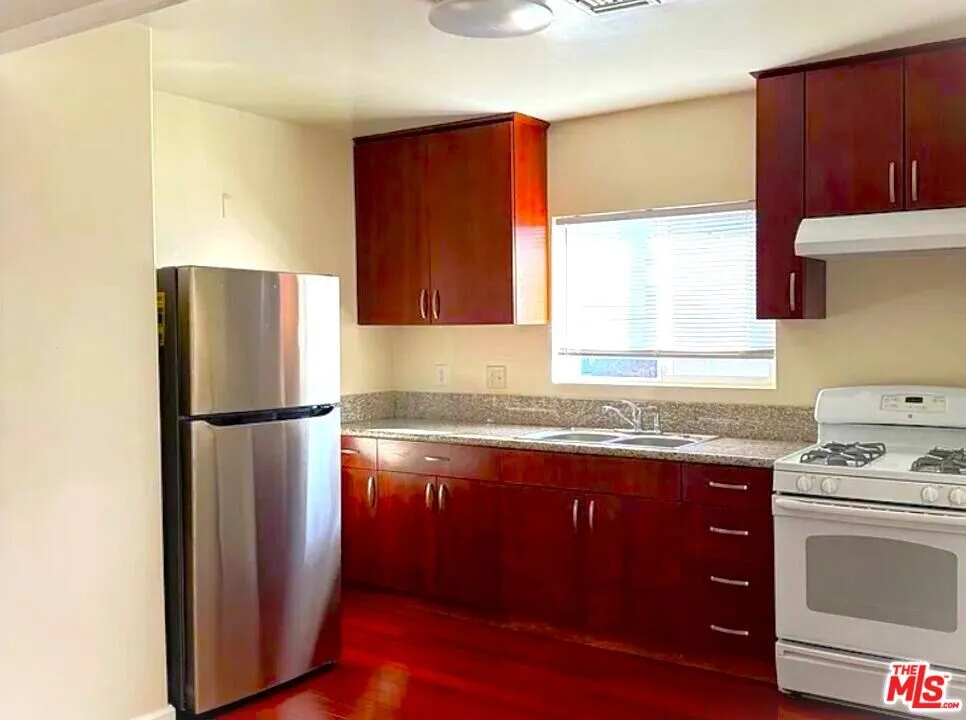 4343 W 4th Street #F Los Angeles, CA 90020