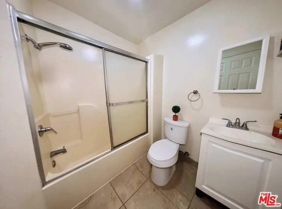 4343 W 4th Street #F Los Angeles, CA 90020