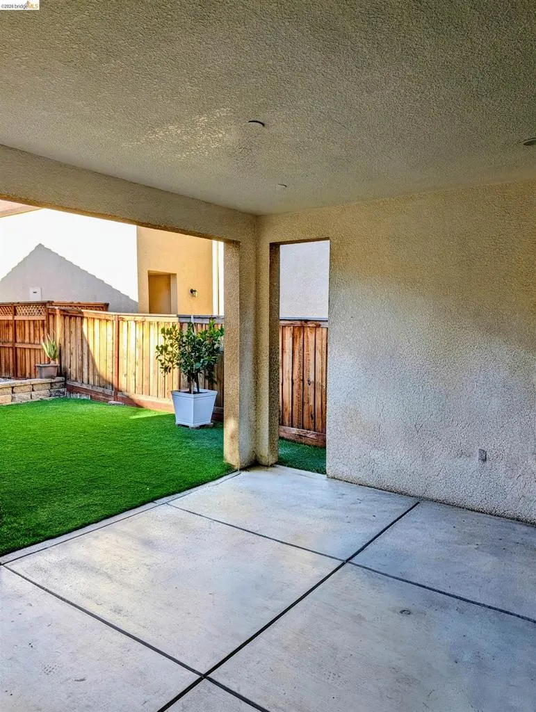 103 E Vince St Mountain House, CA 95391