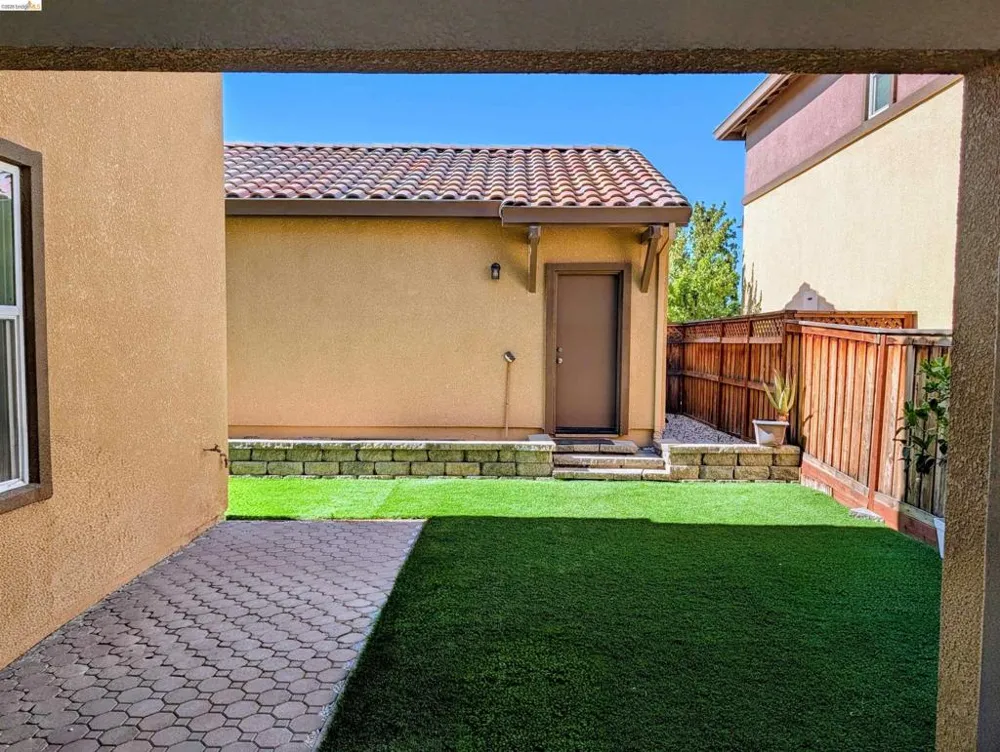 103 E Vince St Mountain House, CA 95391