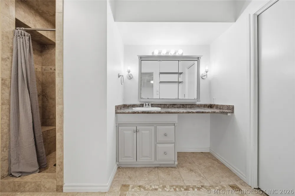6609 S Redbud Avenue Broken Arrow, OK 74011