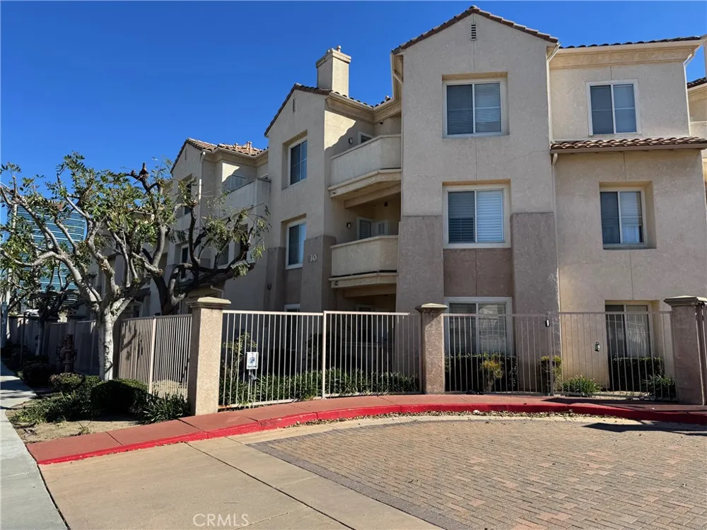 130 S Barranca #212 West Covina, CA 91791