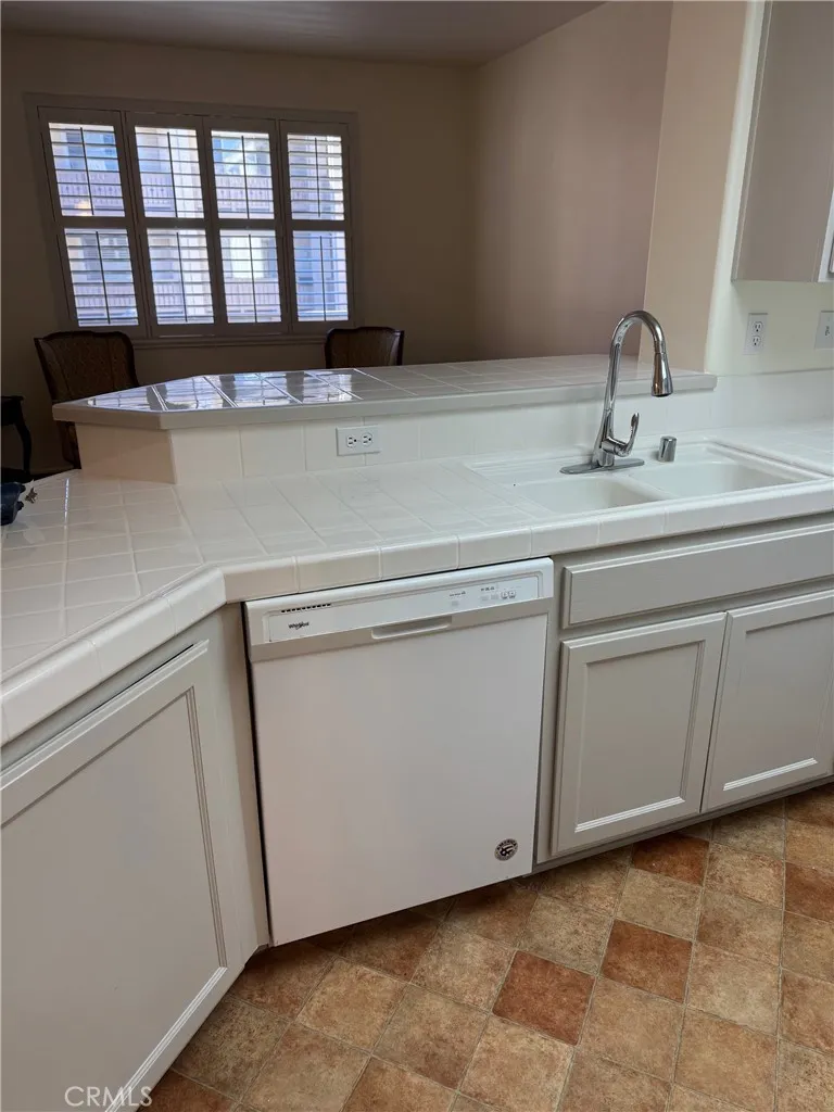 130 S Barranca #212 West Covina, CA 91791