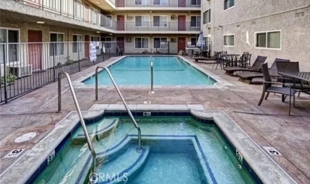 20327 Saticoy Street #102 Winnetka, CA 91306