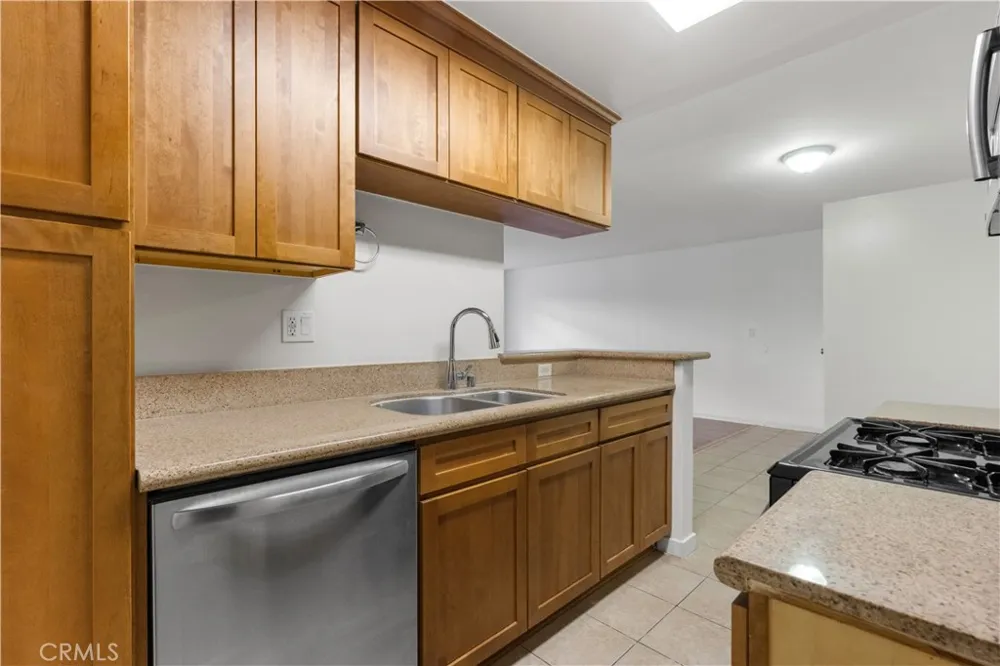 20327 Saticoy Street #102 Winnetka, CA 91306