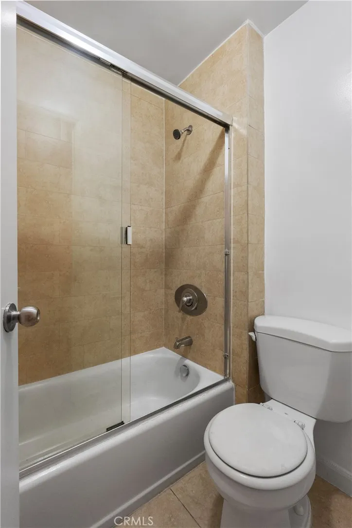 20327 Saticoy Street #102 Winnetka, CA 91306