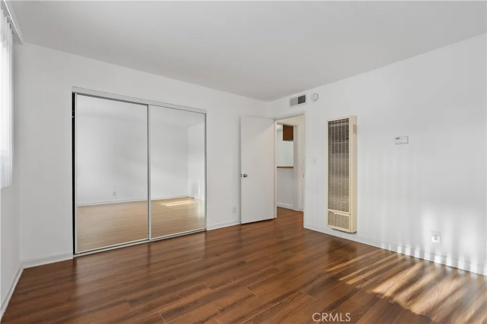 20327 Saticoy Street #102 Winnetka, CA 91306