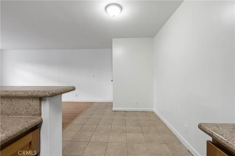20327 Saticoy Street #102 Winnetka, CA 91306