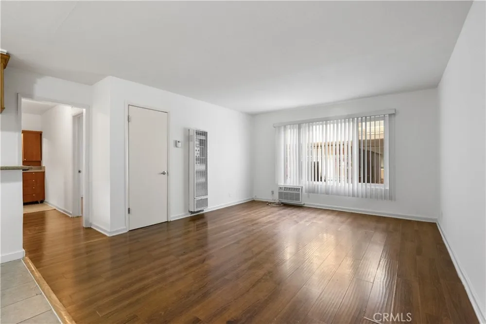 20327 Saticoy Street #102 Winnetka, CA 91306