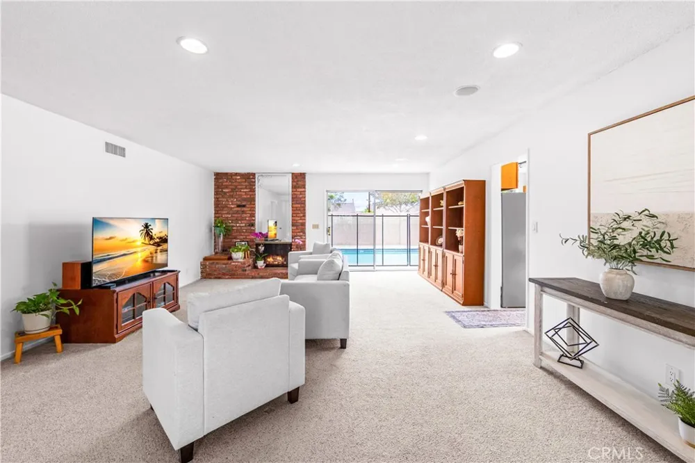 6101 Killarney Garden Grove, CA 92845