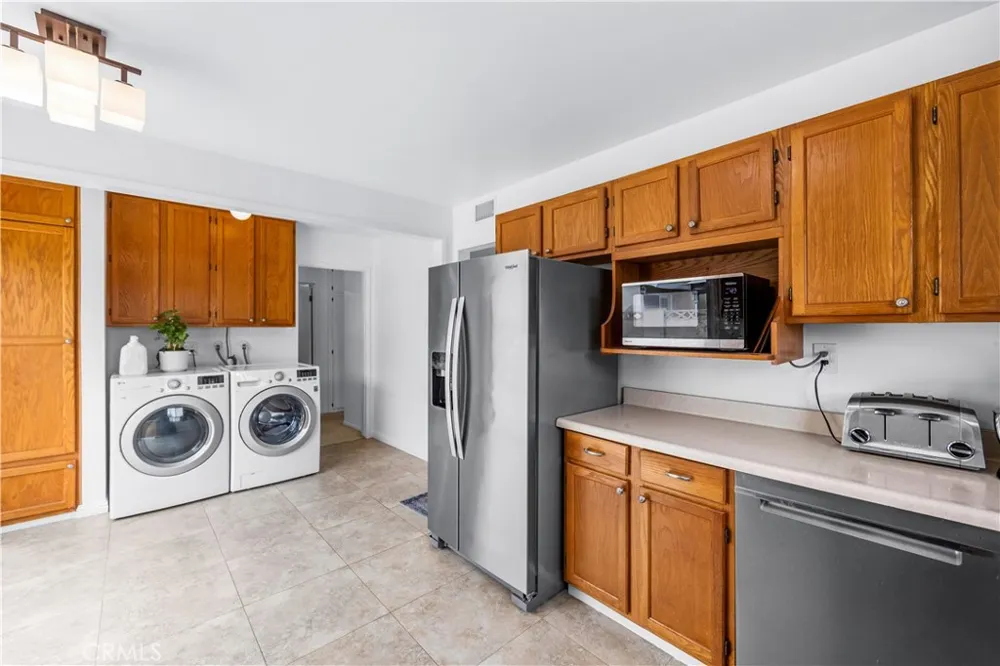 6101 Killarney Garden Grove, CA 92845