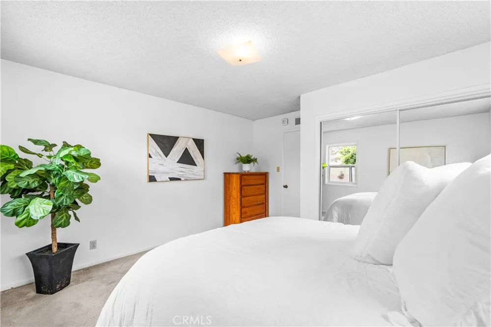 6101 Killarney Garden Grove, CA 92845