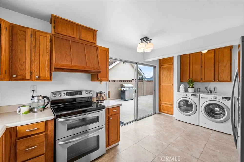 6101 Killarney Garden Grove, CA 92845