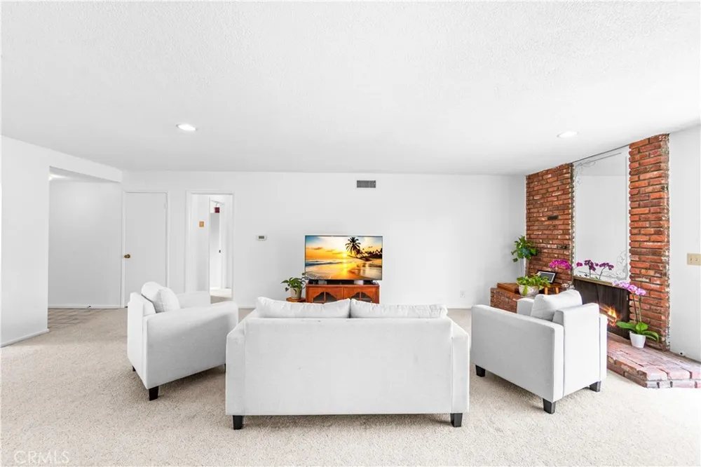 6101 Killarney Garden Grove, CA 92845