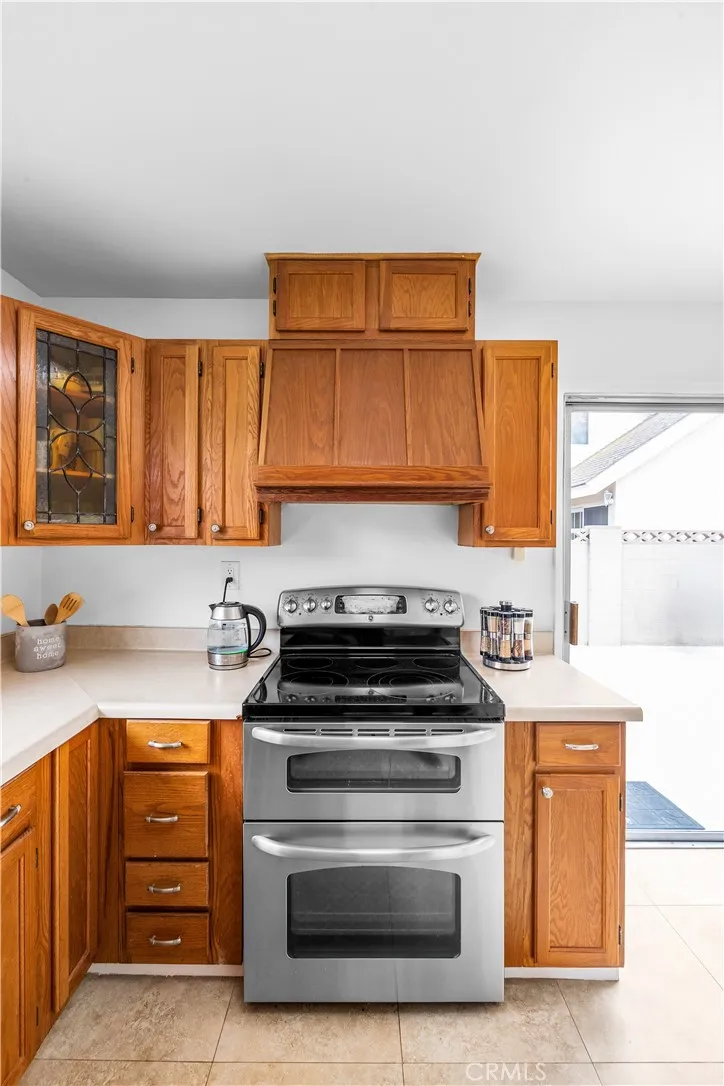 6101 Killarney Garden Grove, CA 92845