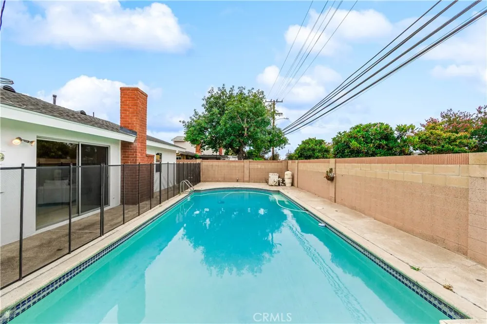 6101 Killarney Garden Grove, CA 92845