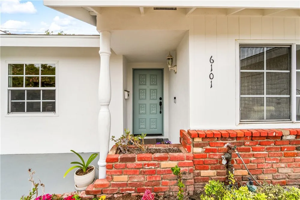 6101 Killarney Garden Grove, CA 92845