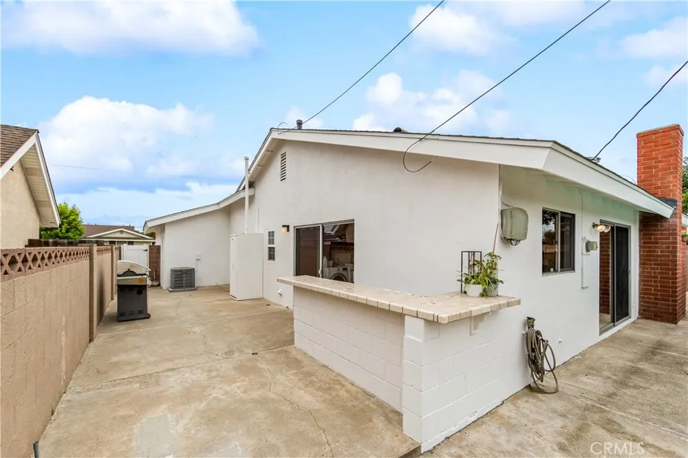 6101 Killarney Garden Grove, CA 92845