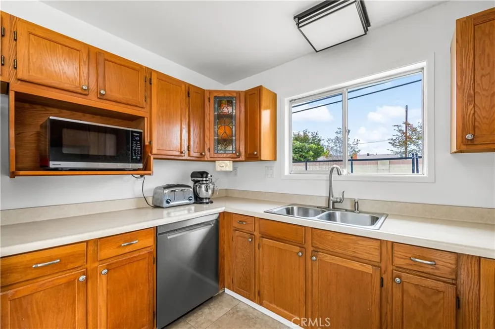 6101 Killarney Garden Grove, CA 92845