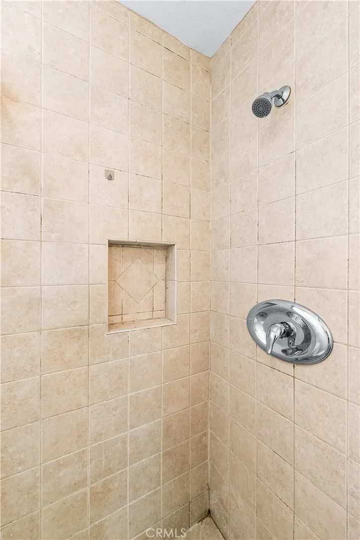 6101 Killarney Garden Grove, CA 92845