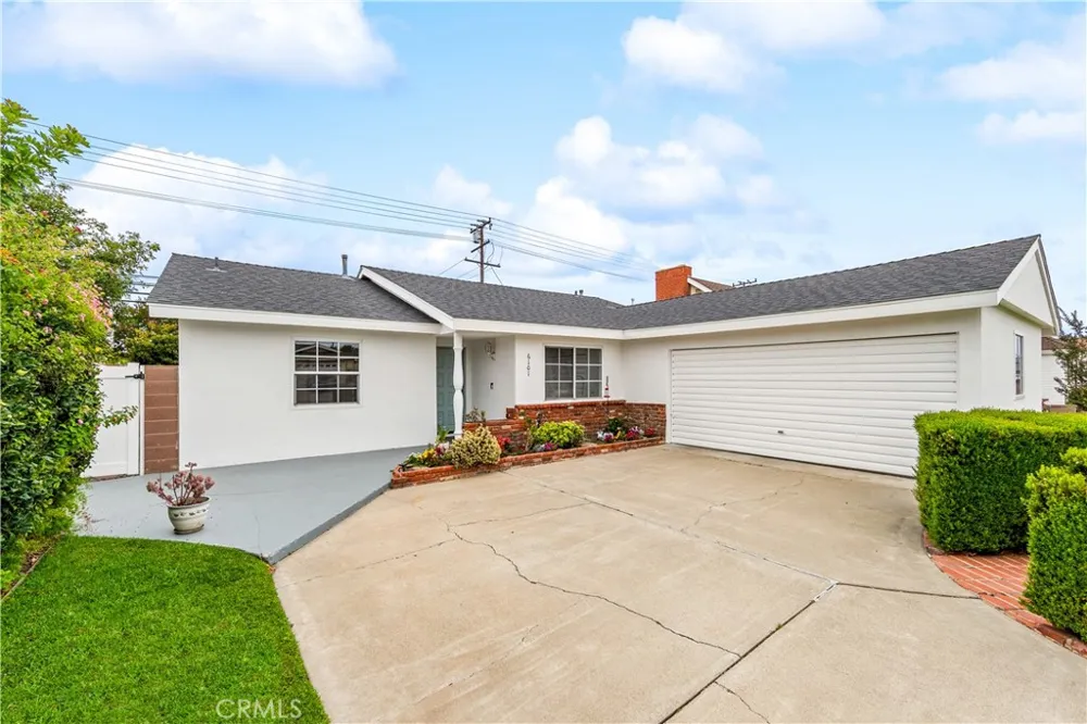 6101 Killarney Garden Grove, CA 92845