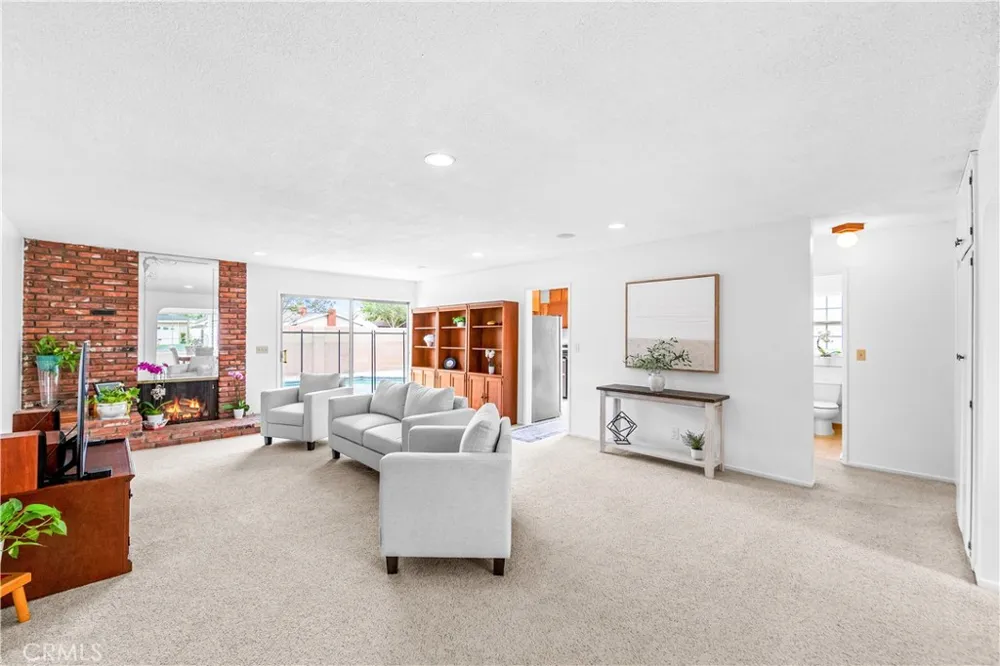 6101 Killarney Garden Grove, CA 92845