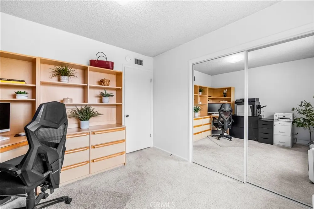 6101 Killarney Garden Grove, CA 92845