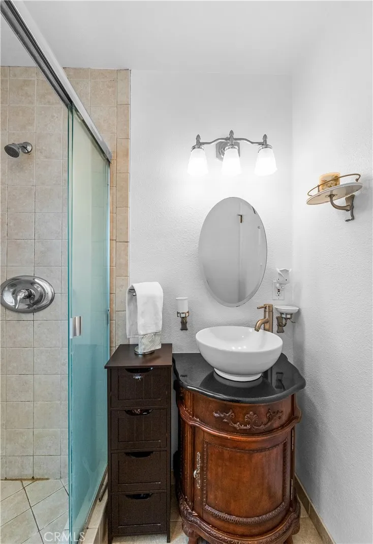6101 Killarney Garden Grove, CA 92845