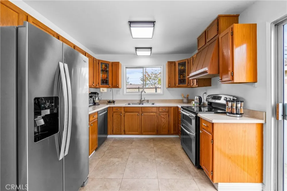 6101 Killarney Garden Grove, CA 92845