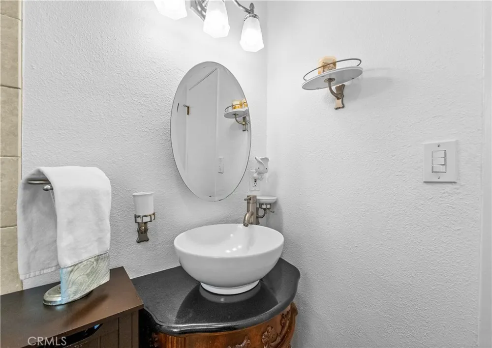 6101 Killarney Garden Grove, CA 92845