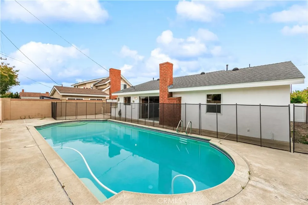 6101 Killarney Garden Grove, CA 92845