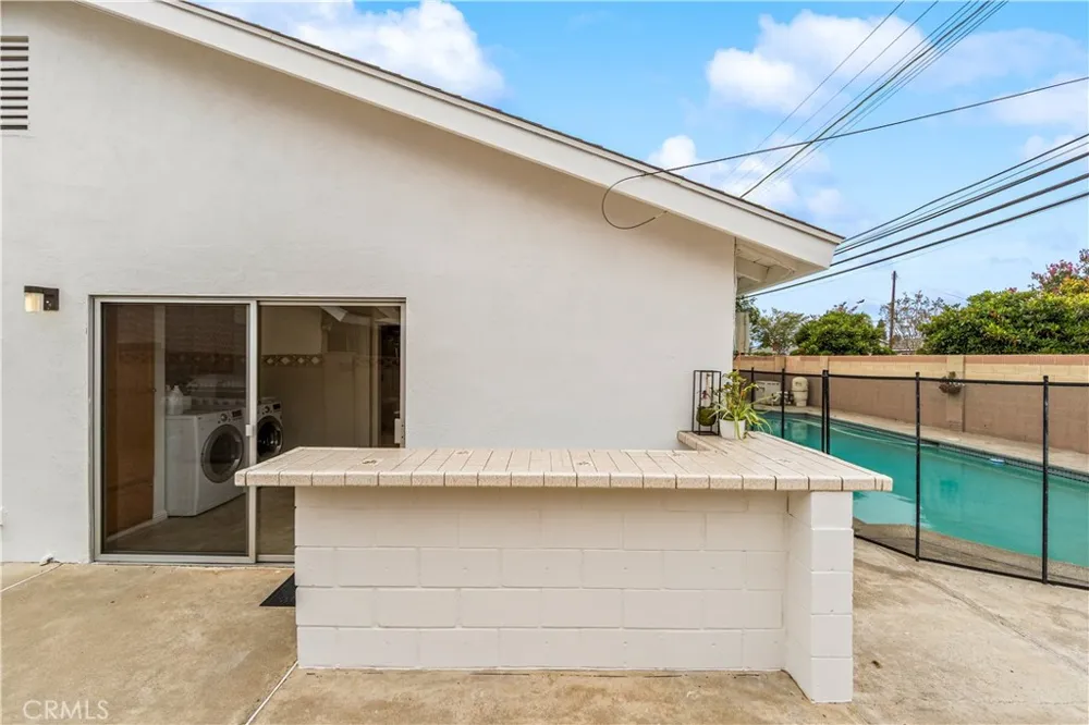 6101 Killarney Garden Grove, CA 92845